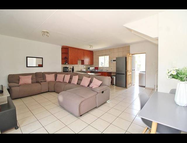 2 BEDROOM TOWNHOUSE FOR SALE IN GREENSTONE HILL